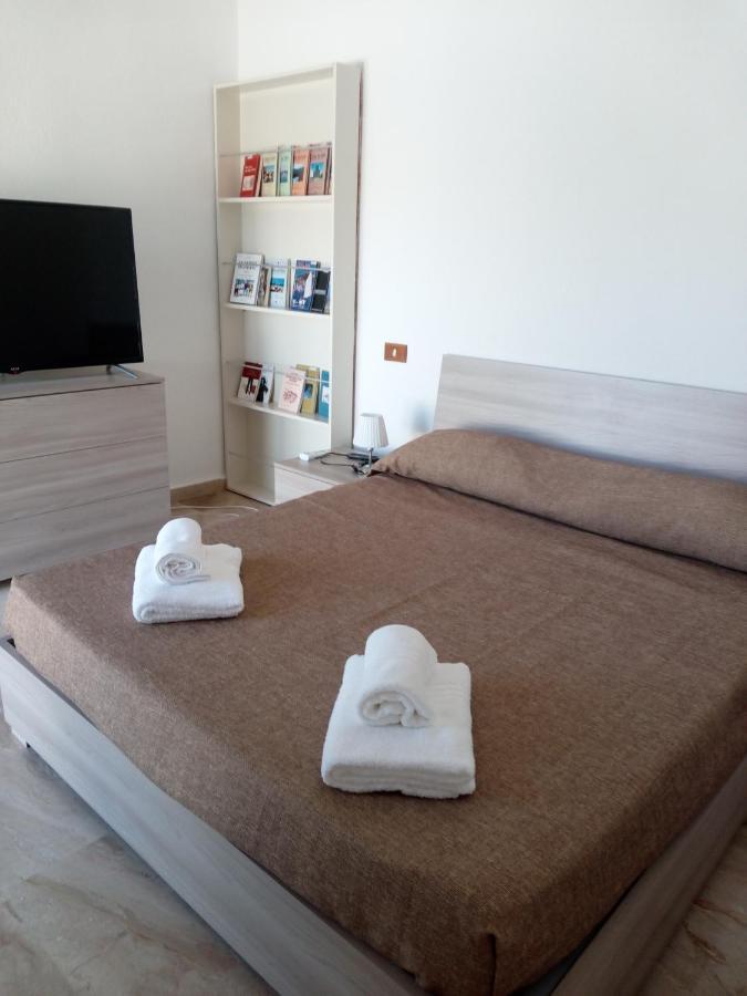 Flamingo Guest House- Rooms 奧爾比亞 外观 照片