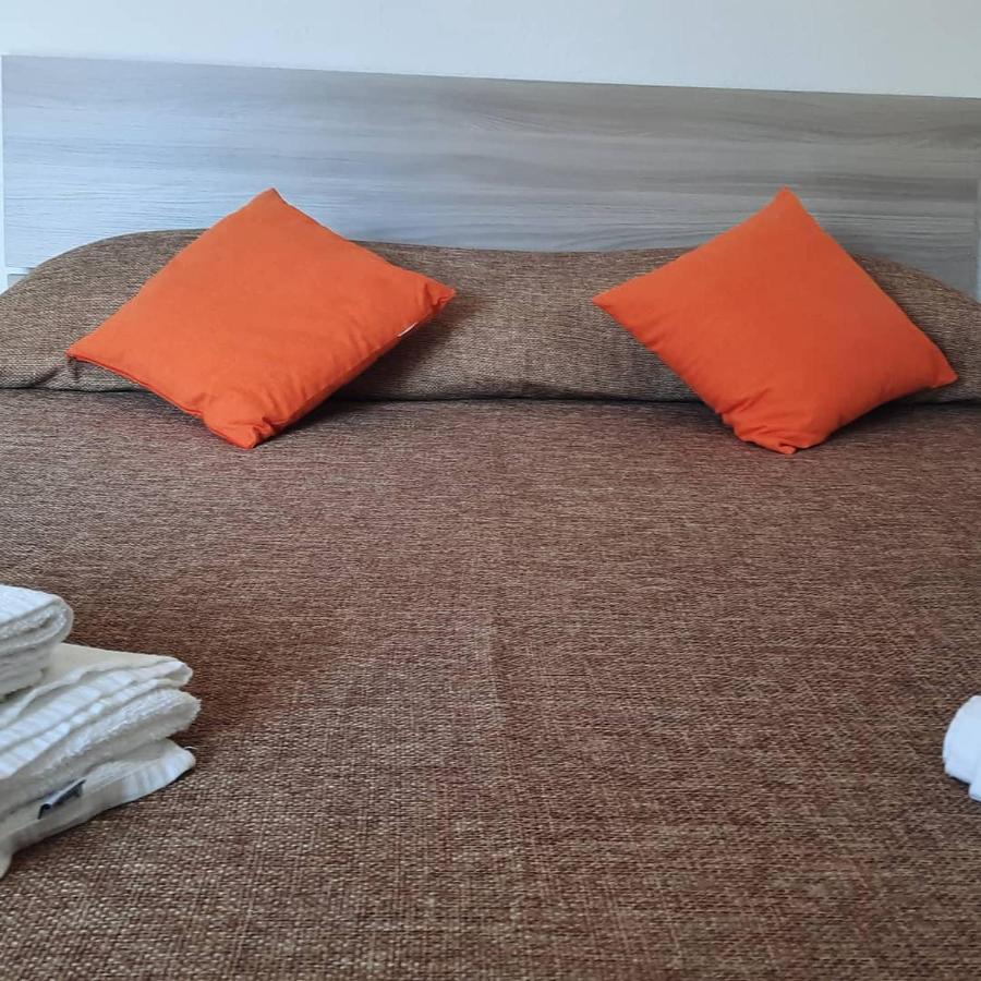 Flamingo Guest House- Rooms 奧爾比亞 外观 照片